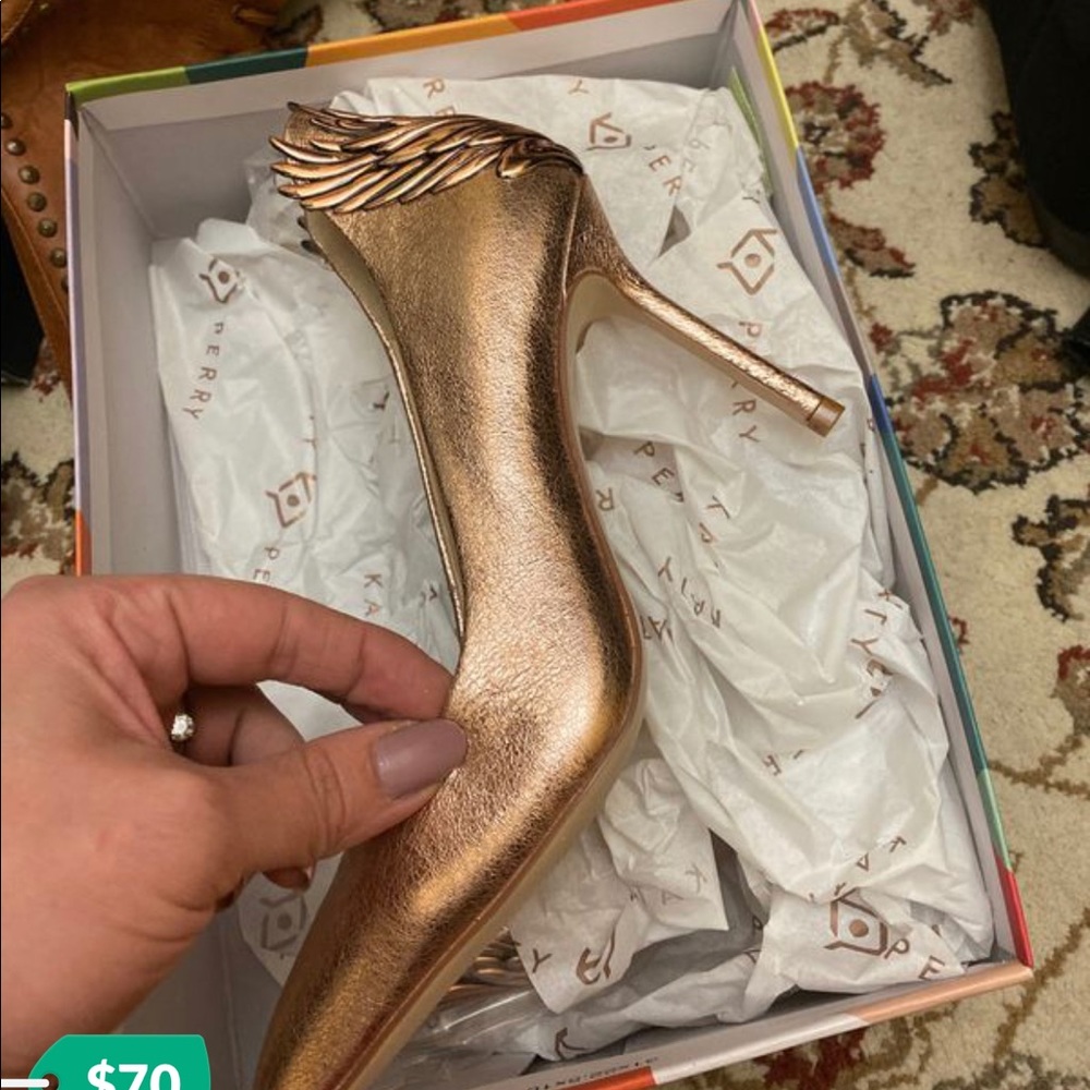 Shoes - Picture 4 of 8